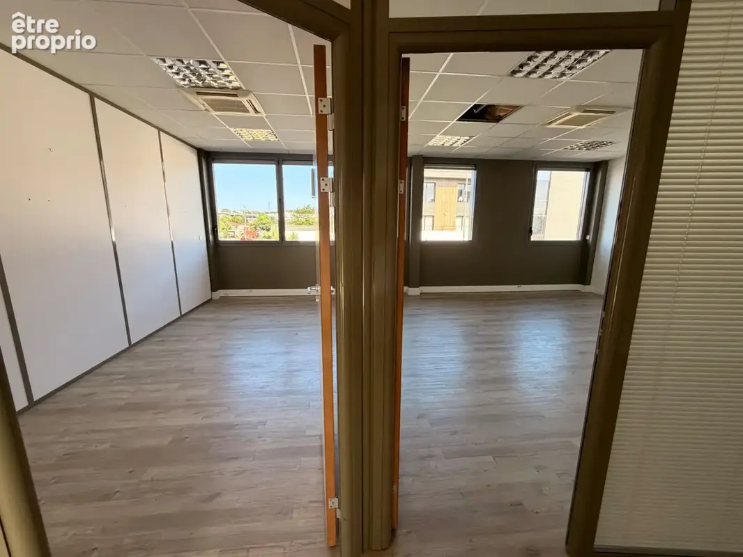 Plateau de bureaux à vendre SAINTE FOY LES LYON (69), bureaux d'une surface de 190 m² (partie privative) et 20 m² de parties com - photo 5