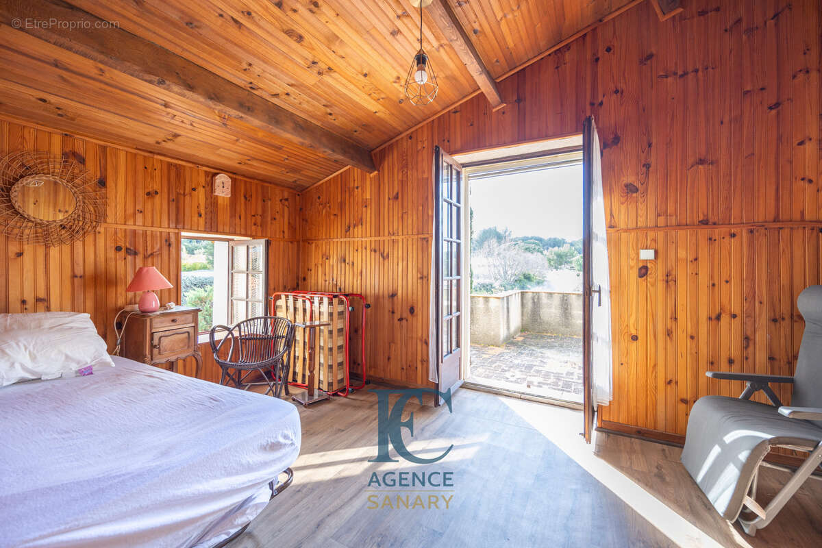 Maison à SAINT-CYR-SUR-MER