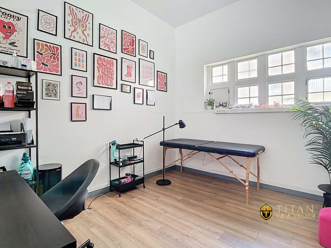 Local commercial de 74.37 + une grande cave de 41m² déjà loué à Dunkerque (59140) Titan immobilier  - Appartement à DUNKERQUE