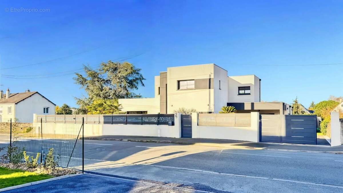 Maison à LES PONTS-DE-CE