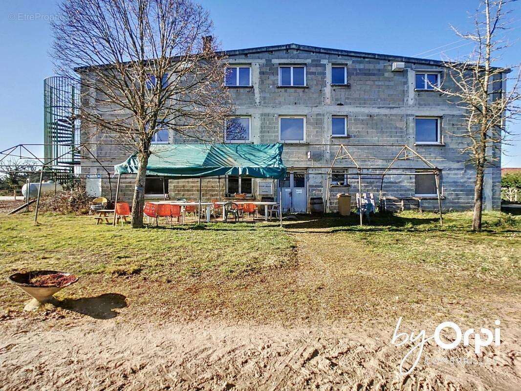 Maison à DURDAT-LAREQUILLE