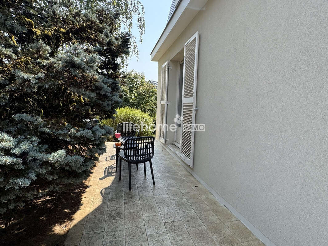 Maison 235 m² à Deols  - photo 9