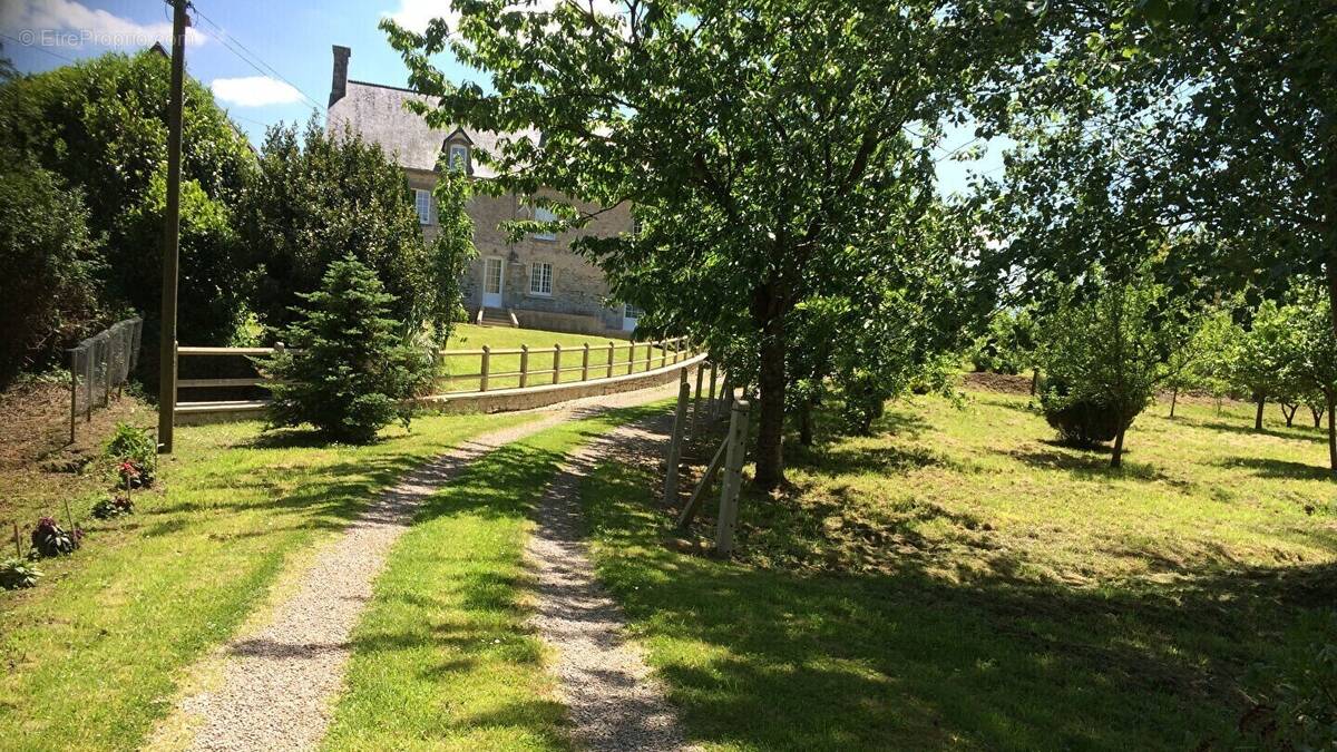 Maison à YVETOT-BOCAGE