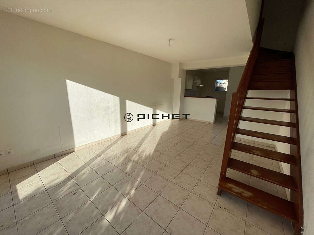 Maison à MONTREJEAU