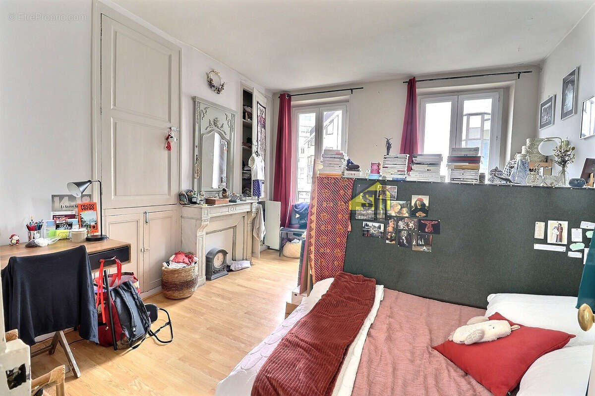 Appartement à PARIS-14E