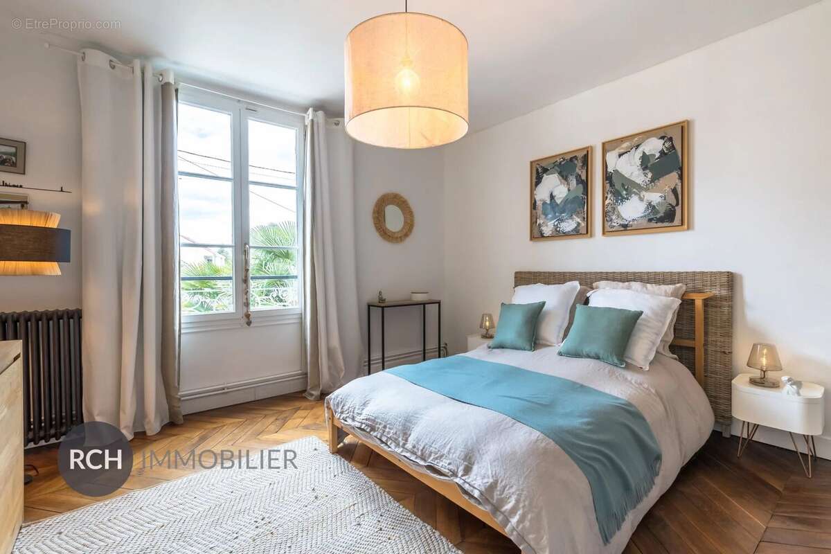 Maison à NEAUPHLE-LE-CHATEAU