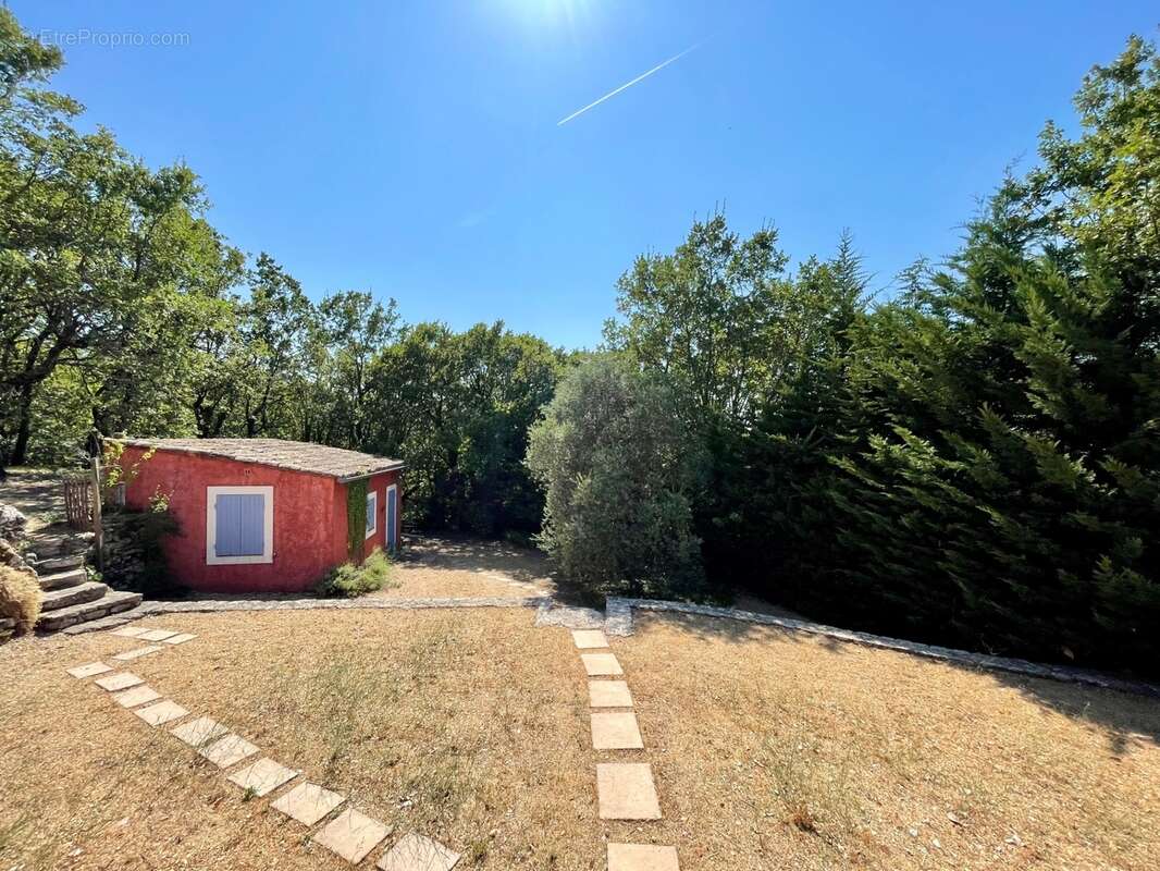 À vendre – Maison avec piscine et grand terrain arboré à Saignon (84400) - photo 5