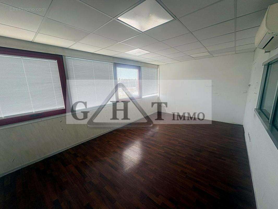 Entrepot 450 m² a savigny le temple a vendre - photo 3