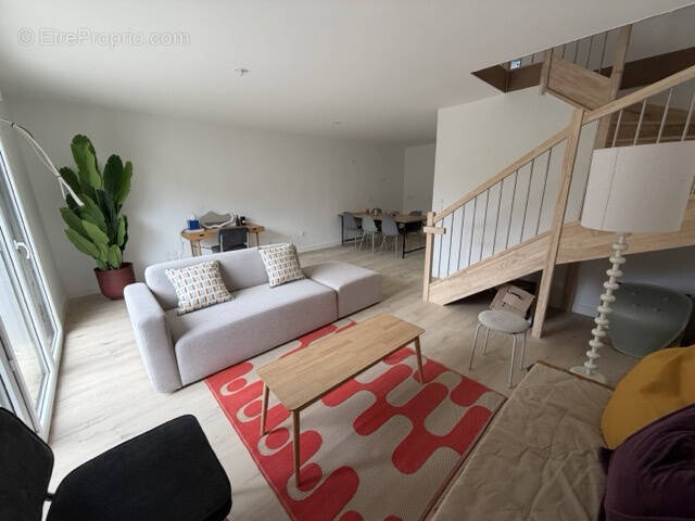 Maison à VILLENAVE-D&#039;ORNON