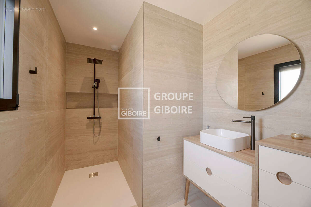 Maison à LA CHAPELLE-DES-FOUGERETZ