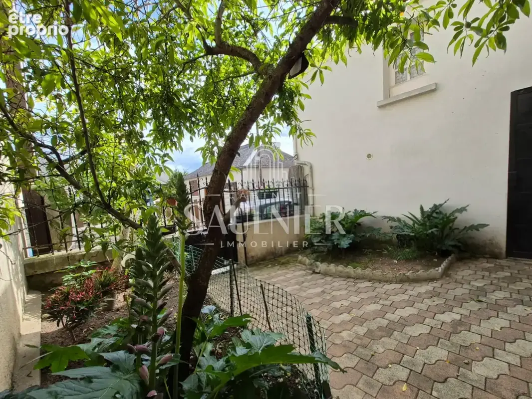 A Montrichard, maison de 115 m2 divisée en 2 logements / idéal investisseur ! - photo 2