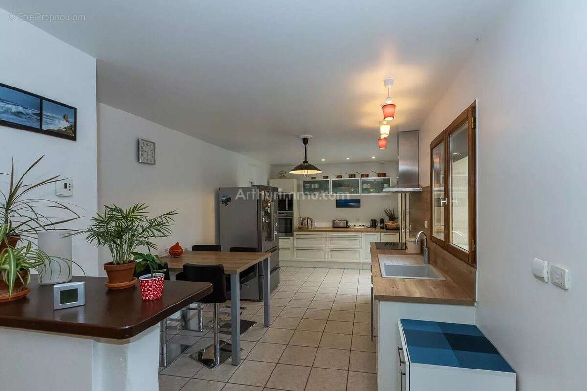 Maison à VEZERONCE-CURTIN