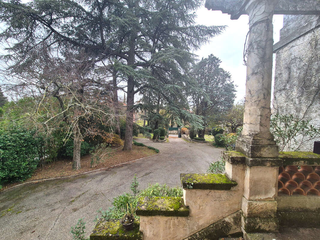 Maison à MONTELIMAR