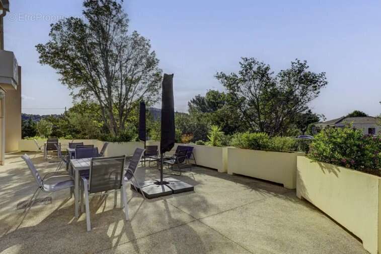 Appartement à ROQUEFORT-LA-BEDOULE