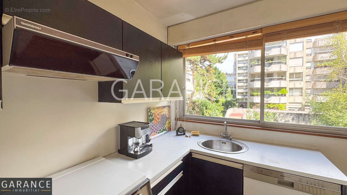 Appartement à PARIS-14E