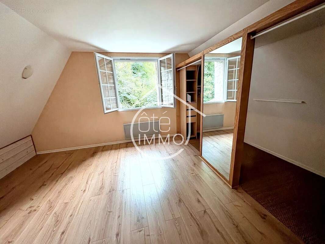 PRIGONRIEUX : Belle périgourdine rénovée 6 pièces de 210m² avec jardin - photo 9