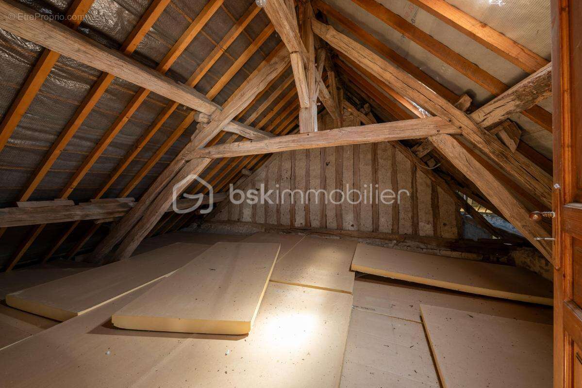 Très belle longère composée de ses 4 chambres et de sa dépendance ! - photo 11