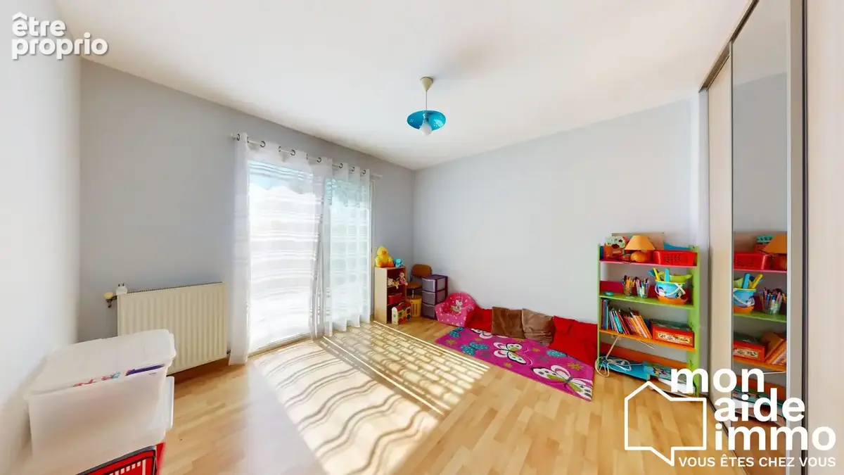 Maison 141 m² à Fargues-Saint-Hilaire  - photo 8