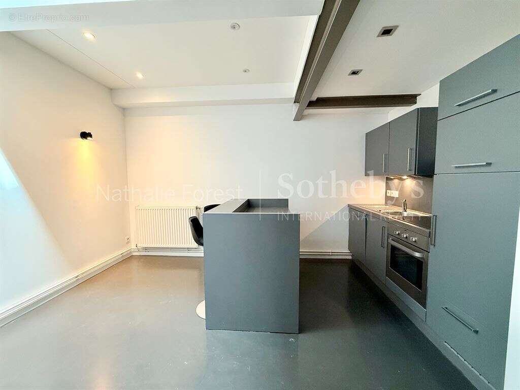Vieux lille / rue de metz / rare t4 en duplex aux volumes hors normes ! - photo 7