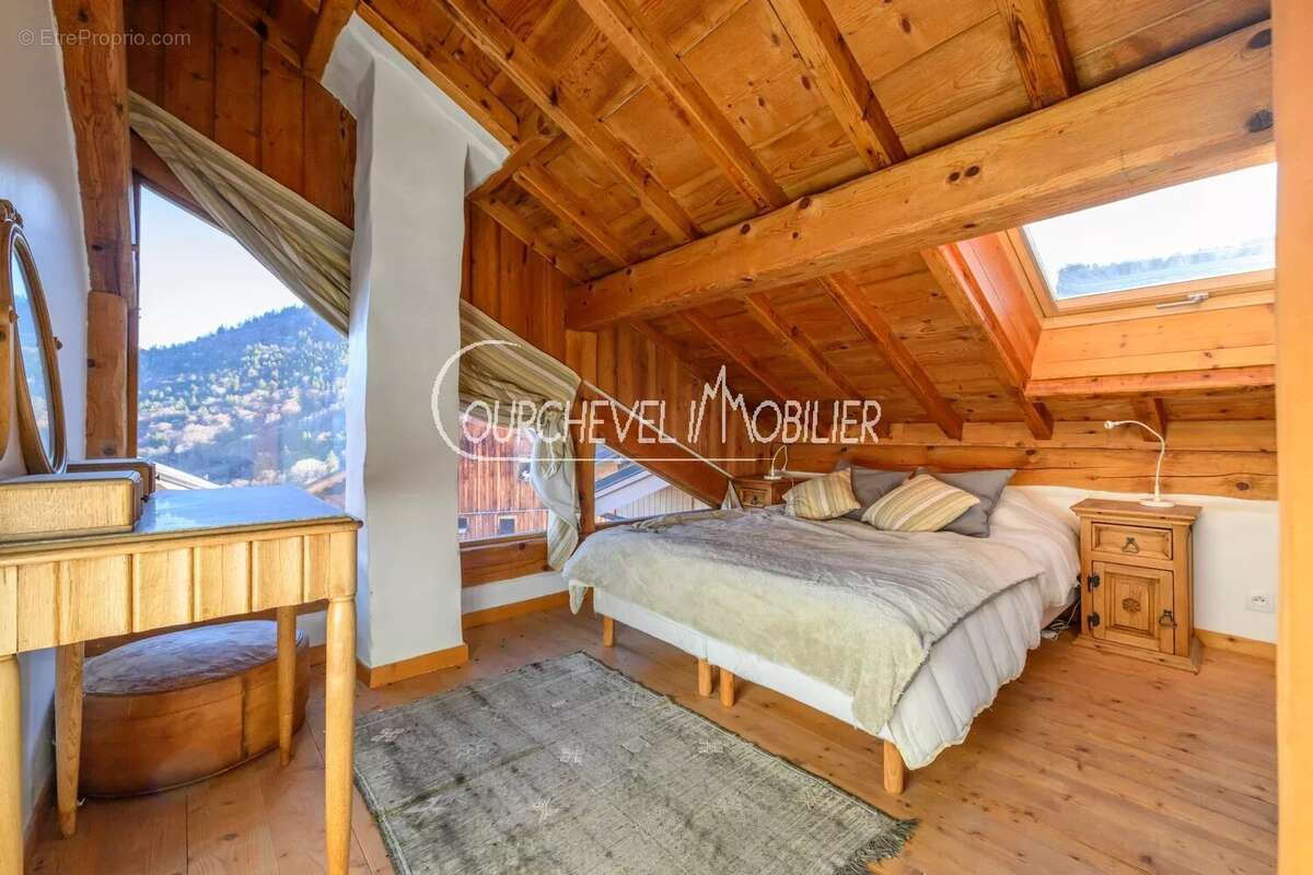 Maison à LES ALLUES