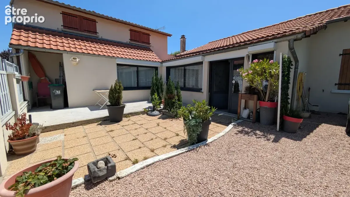 Maison atypique avec jardin au coeur de Sardon - photo 3