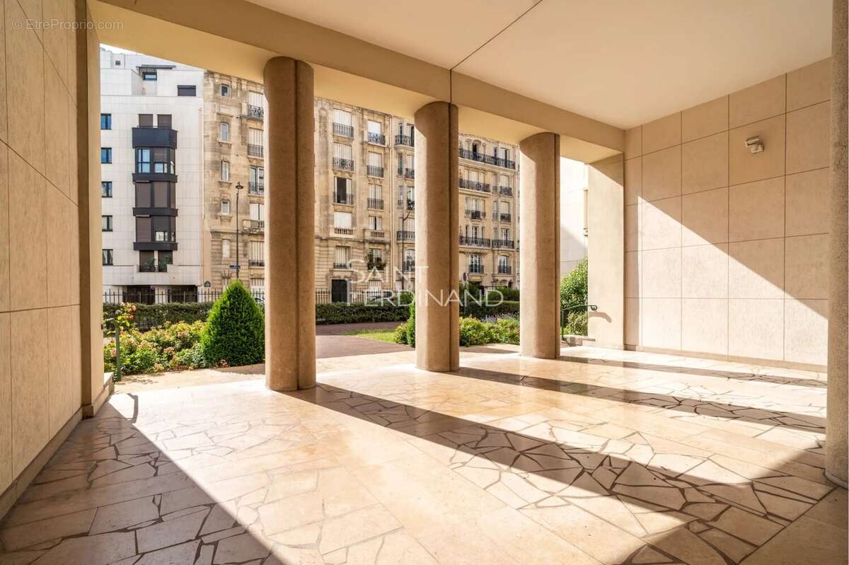 Appartement à PARIS-17E