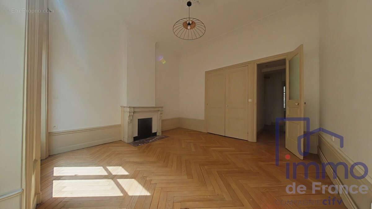 Appartement 92 m² à Saint-Etienne  - photo 3