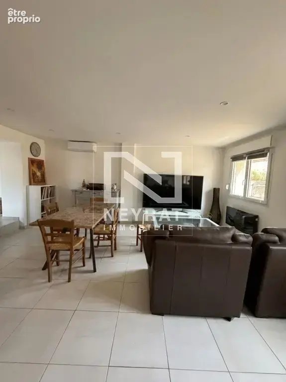 Maison de plain-pied entièrement rénovée avec garage et cour - photo 2