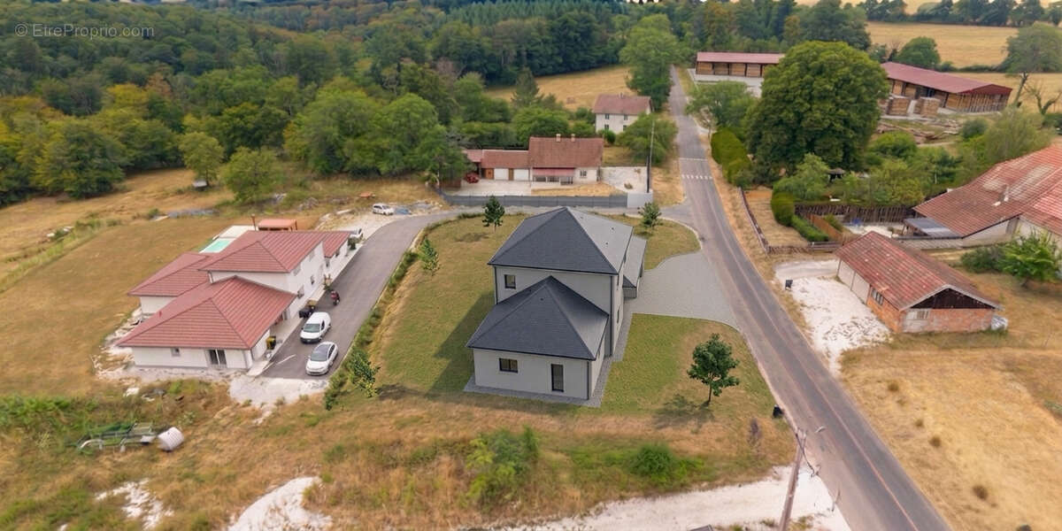 Terrain constructible de 1 470 m2 - photo 3