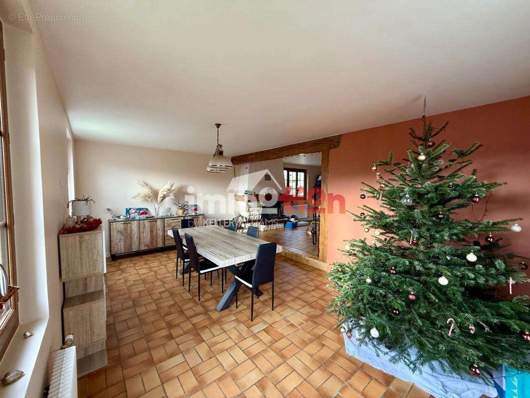 Maison à HUCHENNEVILLE