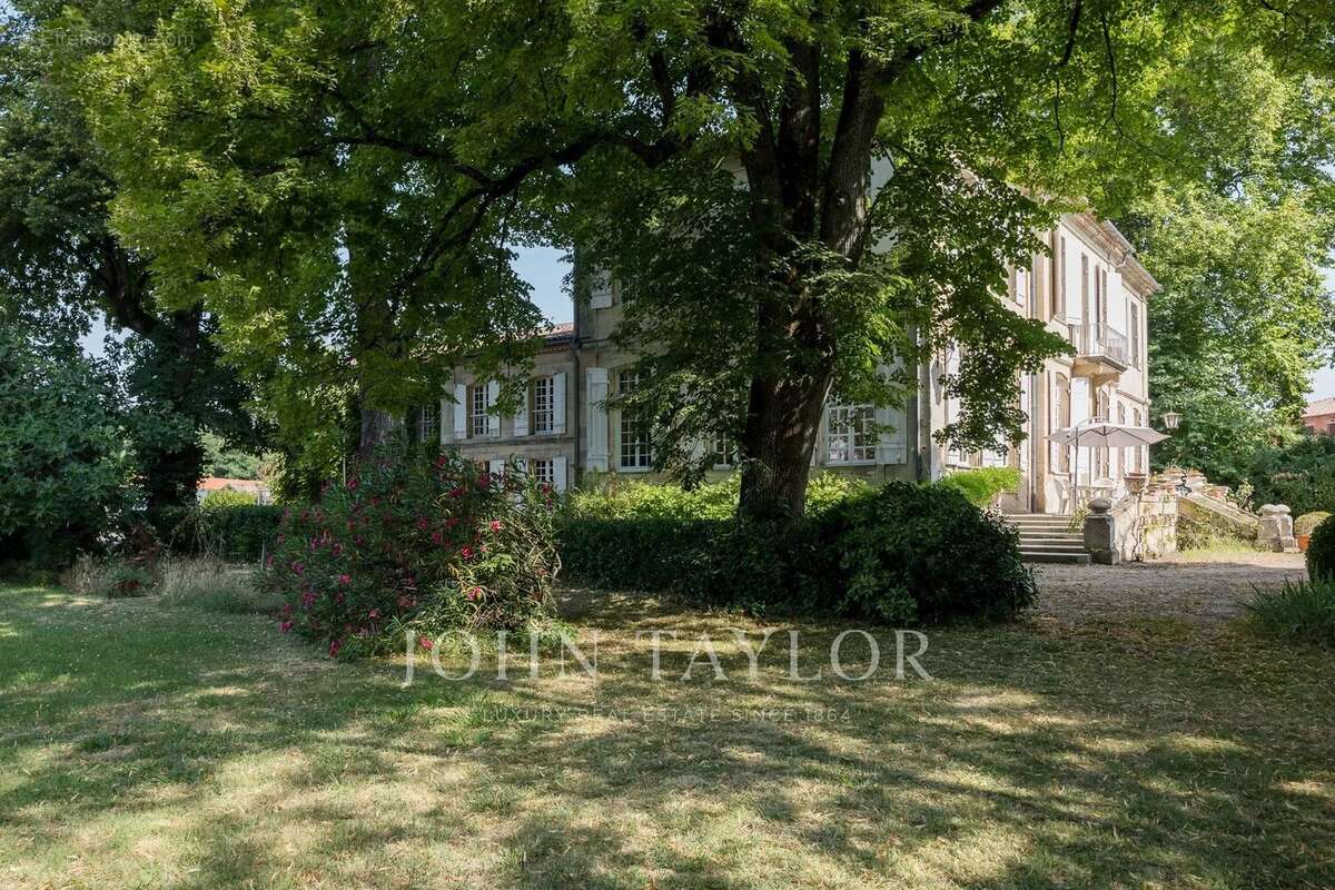 Maison de maître historique - parc de 1,3ha - john taylor - photo 3