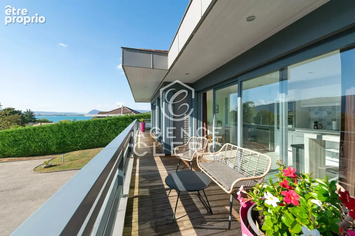 Veyrier-du-Lac,  villa contemporaine  proche et vue lac - photo 13