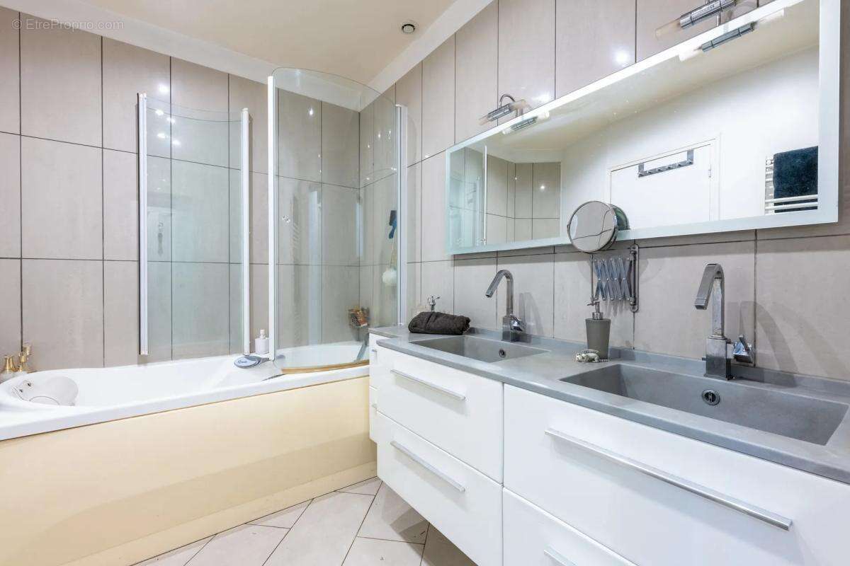 Maison à SAINT-MAURICE-MONTCOURONNE