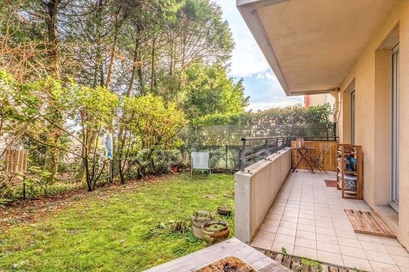 Appartement à NEYRON