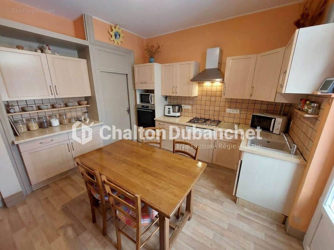 Maison 179 m² à Feurs  - photo 2