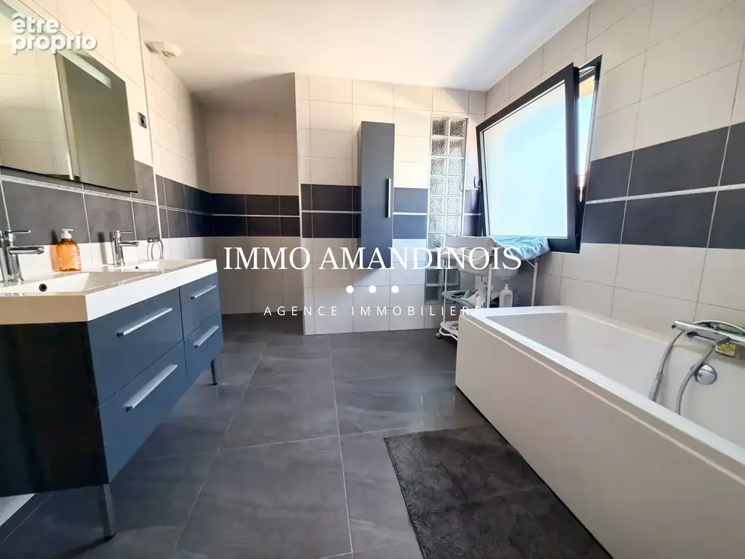 Rare plain pied de 246 m2 - 4 ch. - bureau - double garage sur 3000 m2 - photo 16