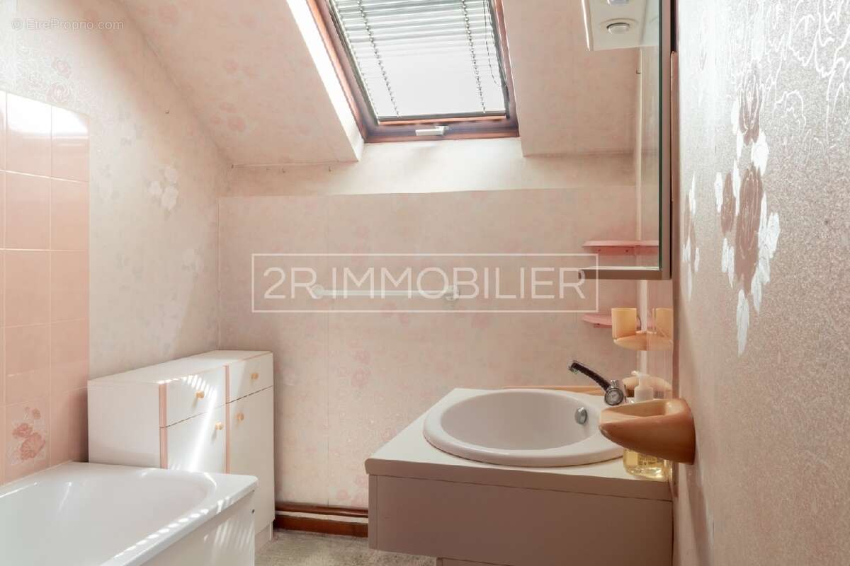 Maison à CONCHES-SUR-GONDOIRE