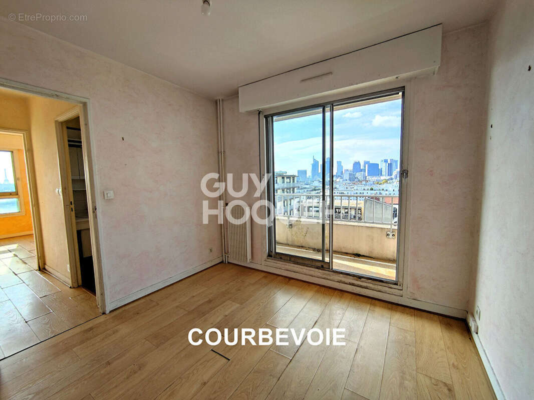 Appartement à COURBEVOIE