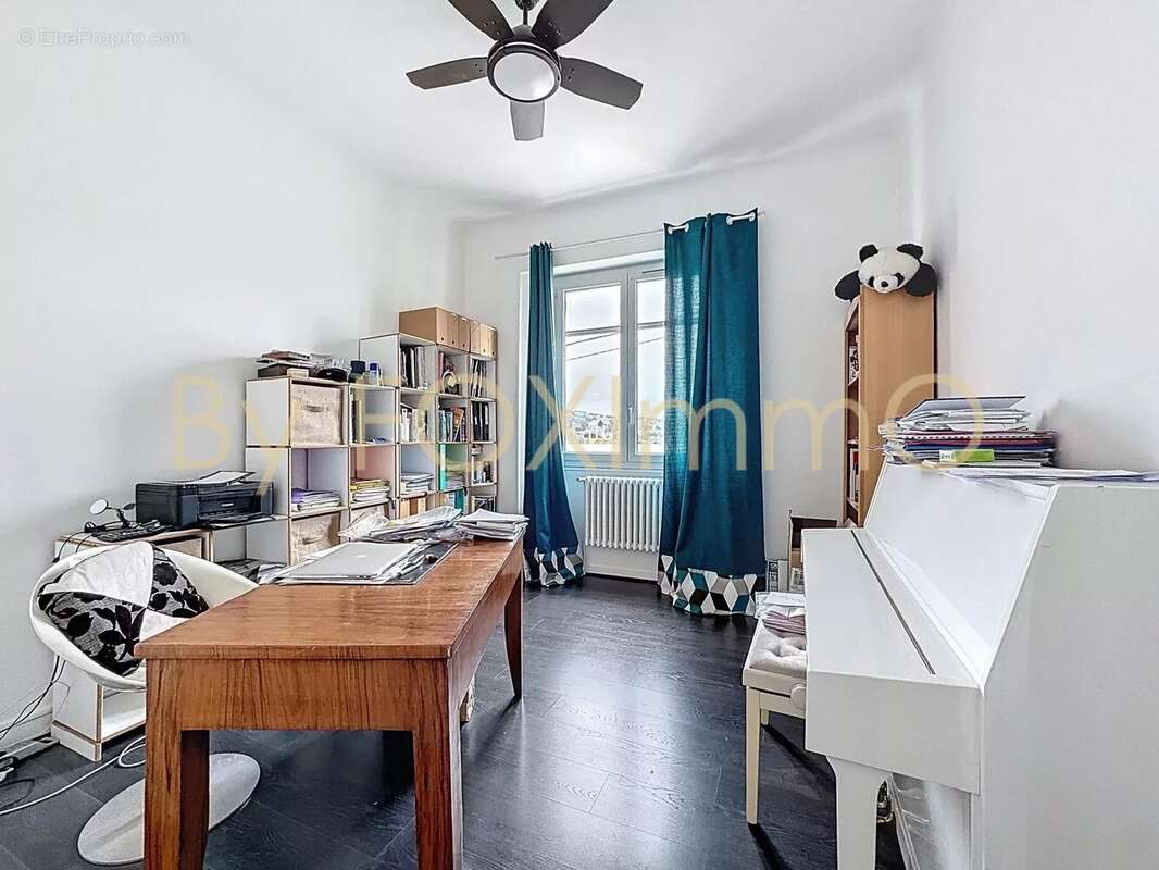 Appartement à SAINT-LAURENT-DU-VAR