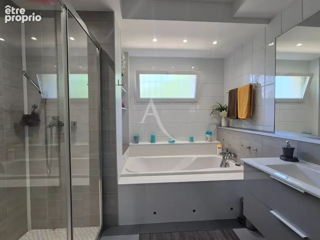 Villeveyrac : Élégante villa de plain-pied -210 m² de surface au sol - Charme méditerranéen avec piscine - photo 14