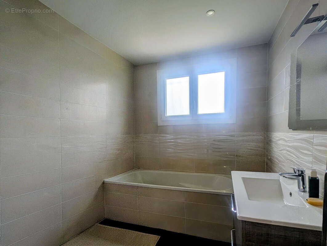 Maison à DOMPIERRE-SUR-VEYLE