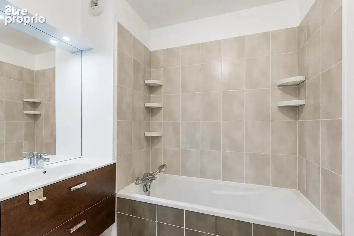 VENDU LOUÉ - 3 pièces de 63 m2, situé à Vaulx-en-Velin - photo 9