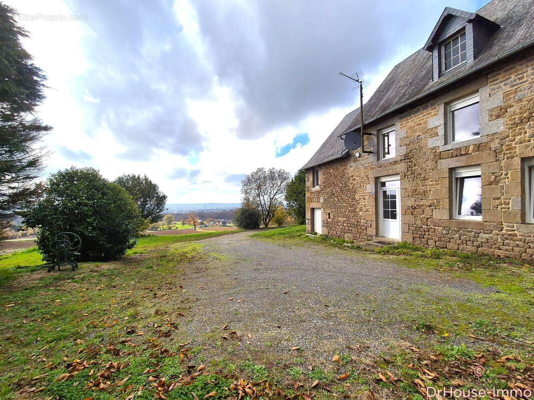 Maison à SAINT-POIS