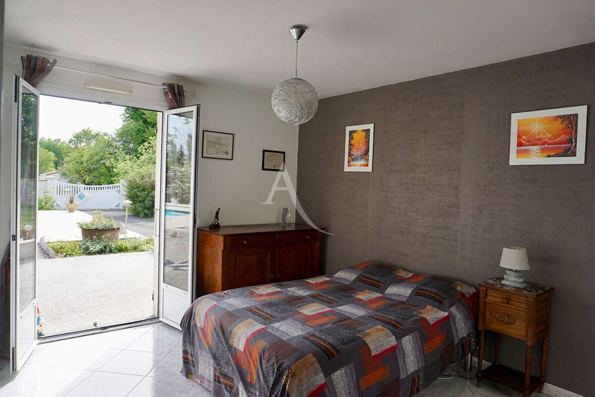 Propriété familiale avec piscine et dépendances - FONTCOUVERTE - photo 9