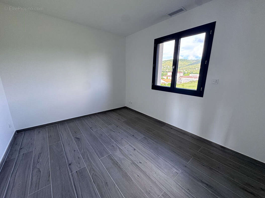 Maison à CHARMES-SUR-RHONE