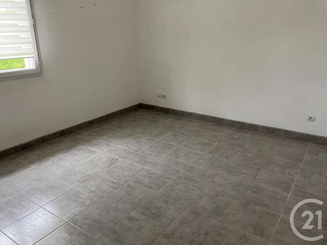 Maison à MONCETZ-LONGEVAS