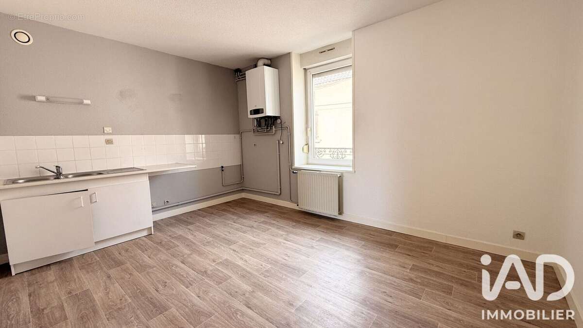 Appartement 420 m² à Roanne  - photo 9