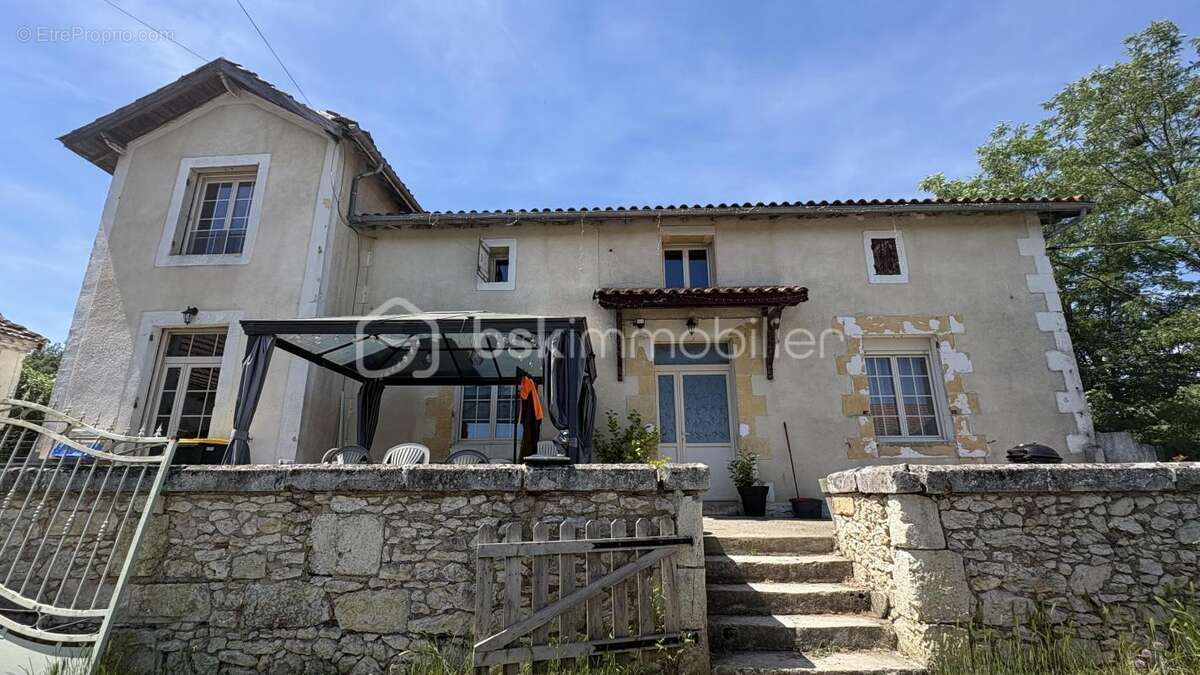 Maison à GAGEAC-ET-ROUILLAC