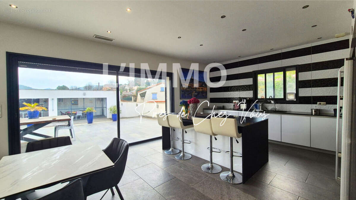 Maison à LA DESTROUSSE