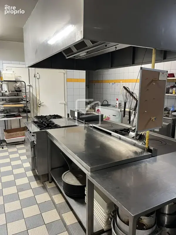 Ensemble immobilier de 799 m2 : Hôtel 2 étoiles, bar et restaurant - photo 5